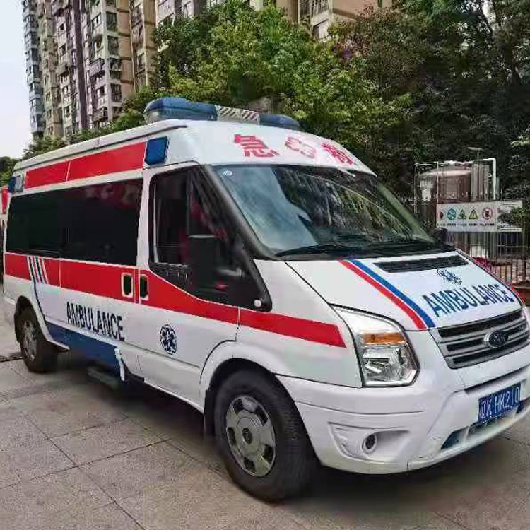 东方长途救护车护送病人返乡